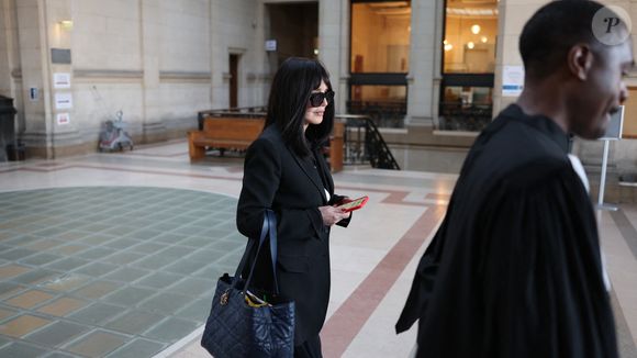Isabelle Adjani arrive pour la tenue de son procès en appel (chambre 2-13) pour fraude fiscale, au Palais de Justice de Paris, le 27 février 2026.
© Julien Sarkissian/Bestimage
