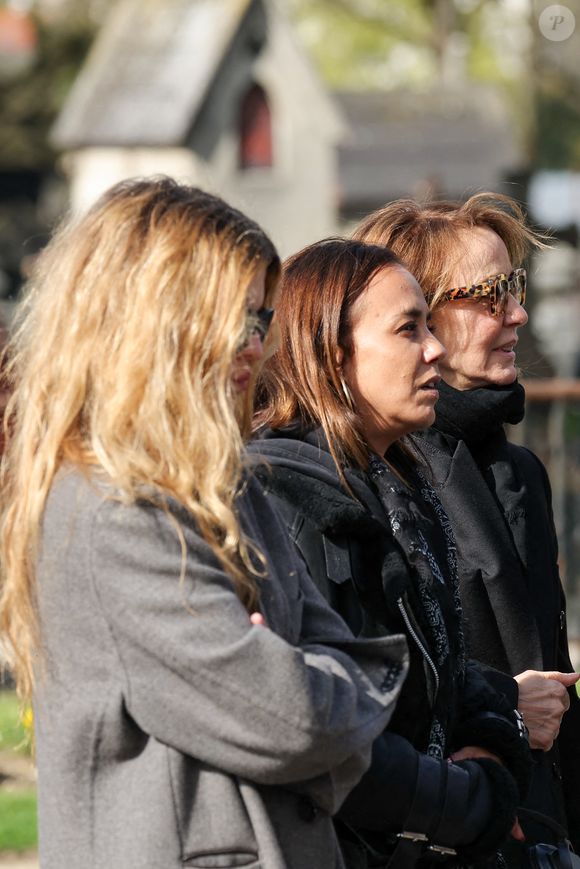 Cécile Cassel, Alice Belaïdi, Philippine Leroy-Beaulieu, Chrsitophe Carrière aux arrivées des obsèques d'Emilie Dequenne au cimetière Père Lachaise à Paris, France, le 26 mars 2025. © Cyril Moreau/Bestimage