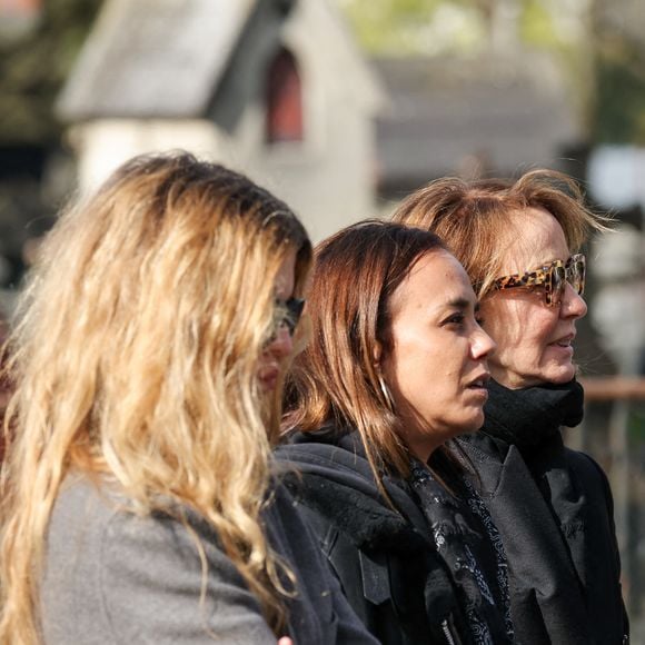 Cécile Cassel, Alice Belaïdi, Philippine Leroy-Beaulieu, Chrsitophe Carrière aux arrivées des obsèques d'Emilie Dequenne au cimetière Père Lachaise à Paris, France, le 26 mars 2025. © Cyril Moreau/Bestimage