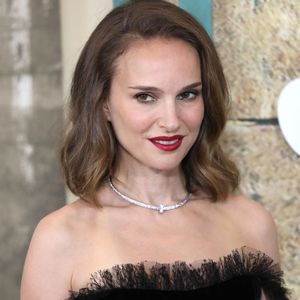 Et qui fait actuellement le buzz en Asie

New York City, NY - Natalie Portman, John Krasinski et le casting assistent à la première de "Fountain of Youth" à New York
Backgrid USA / Bestimage