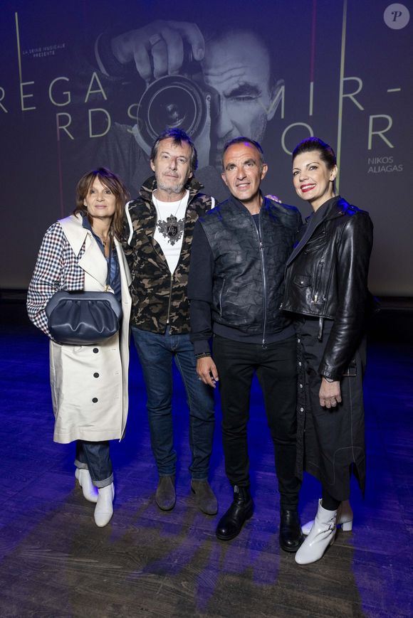 Jean-Luc Reichmann, Nathalie Lecoultre, Nikos Aliagas et sa femme Tina Grigoriou au vernissage de l'exposition photographique de Nikos Aliagas "Regards Miroirs" à la Seine Musicale à Boulogne-Billancourt le 14 avril 2022. Crédit Cyril Moreau/Bestimage