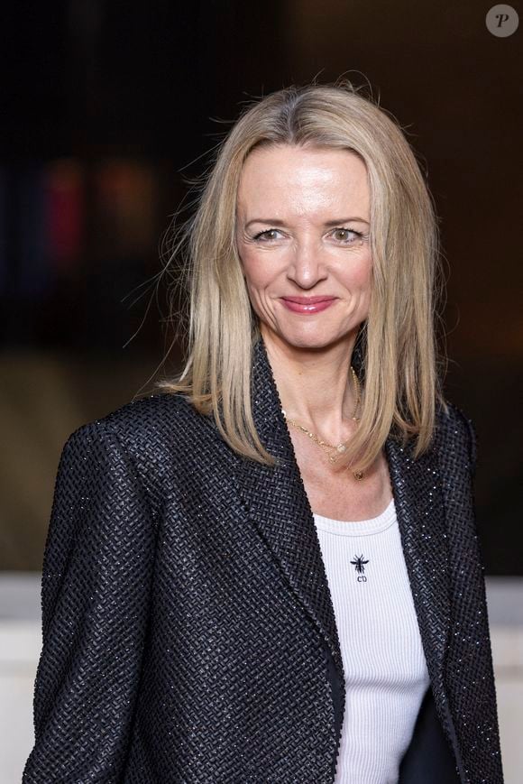 Discrète et réservée, Delphine est reconnue pour sa force tranquille, sa fidélité à la vision paternelle et sa volonté de mettre en avant les talents qui l’entourent. Delphine Arnault - Photocall du dîner "Prelude pour les JO" à la Fondation Vuitton à Paris, France, le 25 juillet 2024. © Olivier Borde/Bestimage