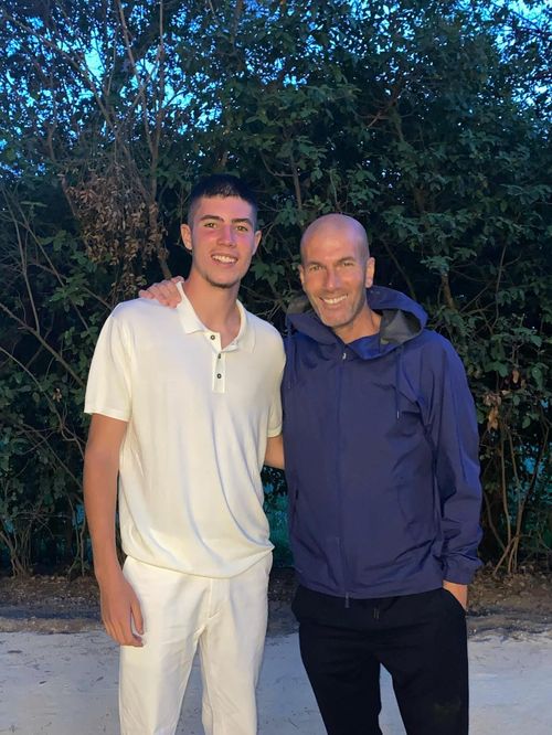 Elyaz Zidane suit les traces de son père Zinédine : "Il m’a transmis de nombreux conseils", il raconte comment le champion du monde l’accompagne dans sa carrière