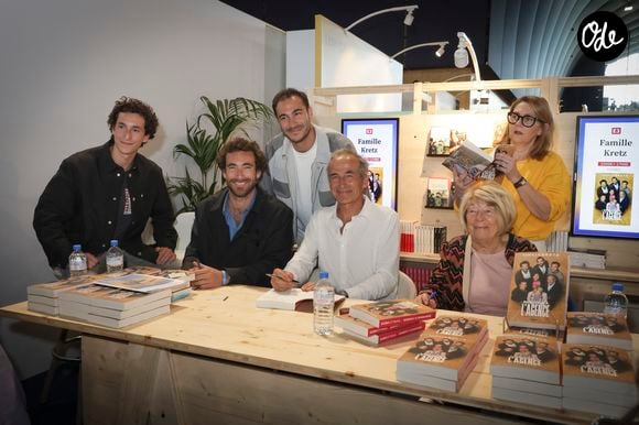 Majo Kretz, Olivier Kretz et ses trois enfants Martin, Valentin  et Raphael Kretz - La Famille Kretz lors du Festival du Livre de Paris, France, le 12 avril 2024.

© Jack Tribeca / Bestimage