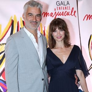 François Vincentelli et sa femme Alice Dufour à la soirée de gala Enfance Majuscule à Salle Gaveau à Paris le 7 octobre 2024.

© Bertrand Rindoff / Bestimage