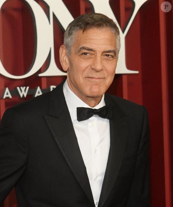 Les pompiers locaux sont rapidement intervenus pour maîtriser le feu. 

George Clooney assiste à la 78ème édition des Tony Awards au Radio City Music Hall le 08 juin 2025 à New York. Photo Press Service / BESTIMAGE