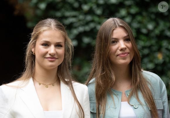 La princesse Leonor et l'infante Sofia d'Espagne visitent le village de Sant Martí Vell le 24 juillet 2025. Photo par LALO YASKY / BESTIMAGE