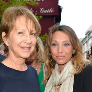 Laura Smet annonce un nouveau projet inédit.
Nathalie Baye et sa fille Laura Smet - Générale de la pièce "Ça coule de source" écrite par L. M. Colla au théâtre de la Gaîté-Montparnasse à Paris. © Coadic Guirec/Bestimage