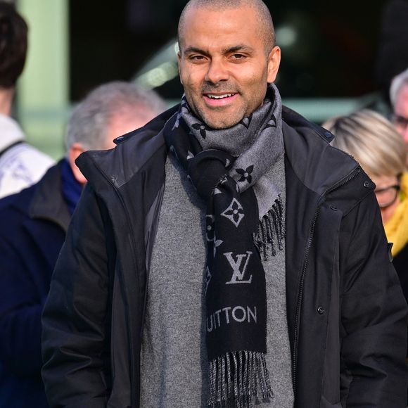Tony Parker - Le joueur international français de basket-ball  et pivot des Spurs de San Antonio (NBA) V.Wembanyama est revenu dans sa ville du Chesnay-Rocquencourt (Yvelines) pour inaugurer deux terrains de basket en partie financés par la fondation des San Antonio Spurs, en France, le 21 janvier 2025. © Christian Liewig/Bestimage