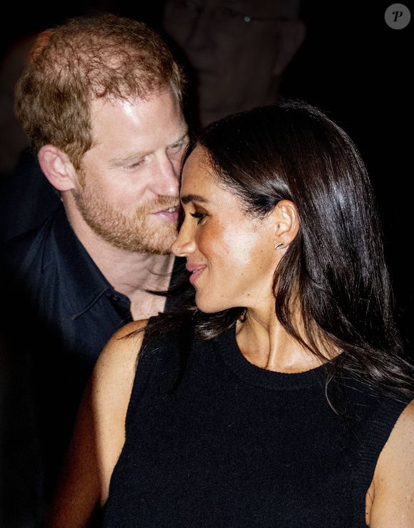 La rupture avec la Firme a eu lieu en 2020 et depuis les relations entre le couple et la couronne britannique n'ont jamais été aussi catastrophiques… 

Le prince Harry et Meghan Markle assistent à la finale de basket en fauteuil roulant lors des Invictus Games 2023 à Dusseldorf le 13 septembre 2023. Dana Press / Bestimage