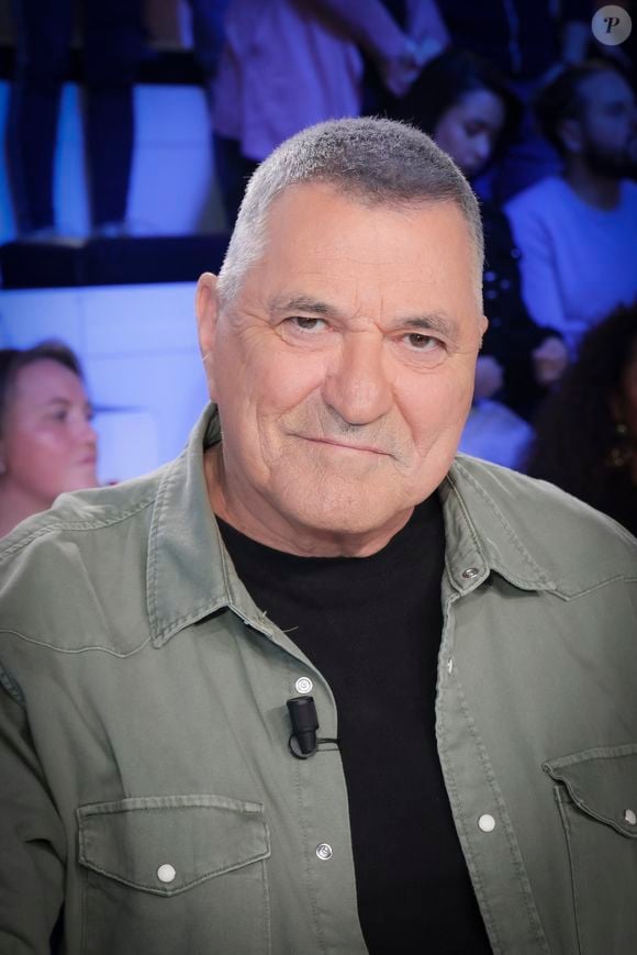 "Les dates vont être reportées à une date ultérieure. Je ne manquerai pas de vous en faire part. Je vous embrasse tous ! Jean-Marie", a-t-il conclu. 

Exclusif - Jean-Marie Bigard - Sur le plateau de l’émission TPMP (Touche Pas à Mon Poste) présentée en direct par C.Hanouna et diffusée sur C8 à Paris le 7 mars 2023. © Jack Tribeca / Bestimage