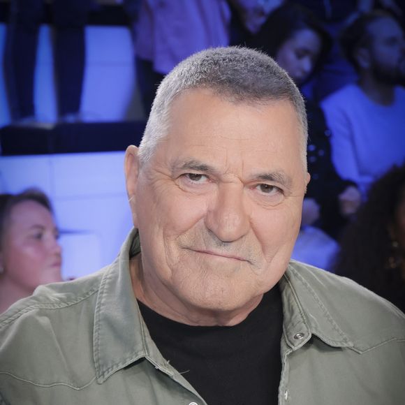 "Les dates vont être reportées à une date ultérieure. Je ne manquerai pas de vous en faire part. Je vous embrasse tous ! Jean-Marie", a-t-il conclu. 

Exclusif - Jean-Marie Bigard - Sur le plateau de l’émission TPMP (Touche Pas à Mon Poste) présentée en direct par C.Hanouna et diffusée sur C8 à Paris le 7 mars 2023. © Jack Tribeca / Bestimage