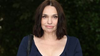 Béatrice Dalle : plusieurs années après son passage à l'acte, elle explique enfin pourquoi elle a mis "des trucs" dans le verre de ses parents