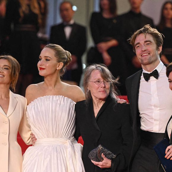 Elle est venue présenter "Die, My Love" de Lynn Ramsay

Molly Smith, Jennifer Lawrence, Sissy Spacek, Robert Pattinson, Lynne Ramsay et LaKeith Stanfield assistent à la première de Die My Love au 78ème Festival de Cannes à Cannes, France. Date de la photo : samedi 17 mai 2025. ©Doug Peters/PA Wire