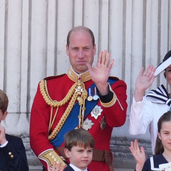 Le prince de Galles va succéder au roi Charles III à la mort de ce dernier

Le prince William, prince de Galles, Catherine (Kate) Middleton, princesse de Galles, le prince George de Galles, le prince Louis de Galles, et la princesse Charlotte de Galles - Les membres de la famille royale britannique au balcon du Palais de Buckingham lors de la parade militaire "Trooping the Colour" à Londres, Royaume Uni, le 15 juin 2024. © Julien Burton/Bestimage