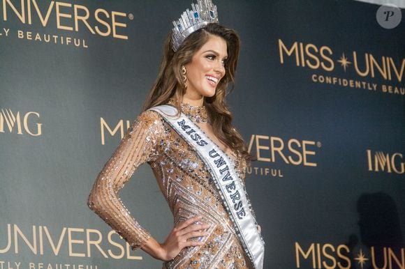 Une prise de position assumée par l’organisation présidée par Frédéric Gilbert, qui explique vouloir rester fidèle à l’identité et aux valeurs historiques du concours français dix ans après la victoire d'Iris Mittenaere au concours.

La Française Iris Mittenaere couronnée Miss Univers ; choisie face à ses 85 concurrentes, la Française Iris Mittenaere a été élue lundi 30 janvier Miss Univers lors d'un concours télévisé organisé à Pasay, Philippines, le 30 janvier 2017. PacificPressAgency / Bestimage