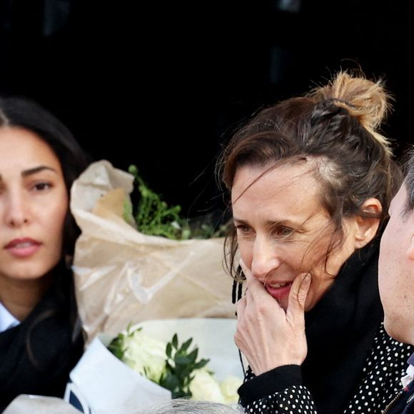 En 2022, Camille Cottin perdait un autre membre de sa famille, son père, atteint d'une maladie.

Camille Cottin aux obsèques de sa belle-mère Juliette Cottin en présence de Camille Chamoux au funérarium du Père Lachaise, à Paris, le 26 avril 2025.

Photo : Jacovides-Moreau / Bestimage