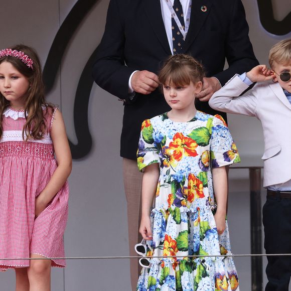 India Casiraghi, la princesse Gabriella de Monaco, comtesse de Carladès (robe Dolce & Gabbana, sandales Jacadi), et Le prince Jacques de Monaco, marquis des Baux - La famille royale de Monaco au podium du Grand Prix F1 de Monaco lors de la remise du trophée à S.Perez, vainqueur de la course. Le 29 mai 2022. 
© Claudia Albuquerque / Bestimage