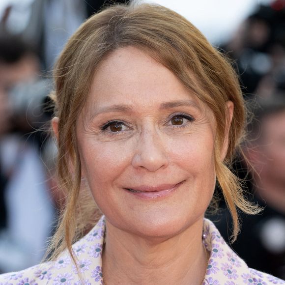 "Je me suis fait engueuler par mon producteur. J’avais une robe qui arrivait aux genoux et il m’avait dit : “Mais arrête, maintenant t’as 42 ans, tu ne peux pas mettre une robe.” 

Daniela Lumbroso assiste à la projection d'Armageddon Time lors de la 75e édition du Festival de Cannes au Palais des Festivals le 19 mai 2022 à Cannes, France. Photo by David Niviere/ABACAPRESS.COM