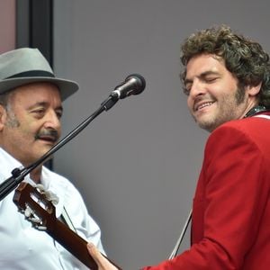 La famille Chedid (Louis, Matthieu, Joseph et Anna Chedid) réunie pour un concert lors de la Fête de l'Humanité 2015 dans le Parc de la Courneuve à Paris, le 13 septembre 2015.