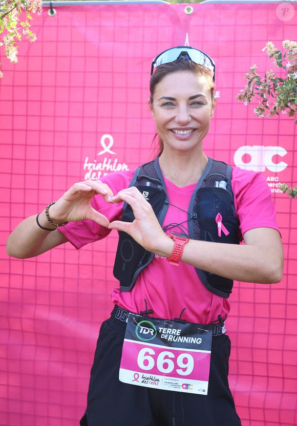 Dans cette épreuve, elle a tenu à témoigner sa reconnaissance envers les personnes qui l'ont aidée. 

Ariane Brodier lors du Triathlon des Roses au parc de Saint-Cloud, France, le 21 septembre 2024. © Denis Guignebourg/BestImage