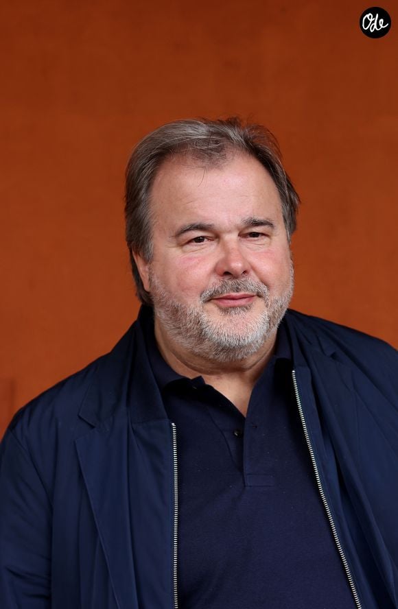 Plusieurs meubles et luminaires iconiques l'accompagnent depuis de nombreuses années.

Pierre Hermé - Célébrités au village des Internationaux de France de tennis de Roland Garros 2024 à Paris le 2 juin 2024.

© Jacovides / Moreau / Bestimage