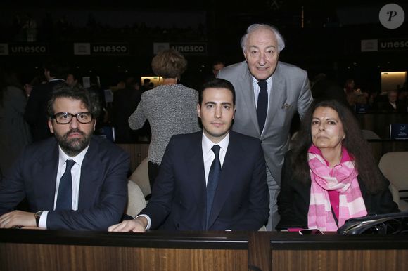 La fille de Liliane Bettencourt, décédée en 2017, va céder sa place après 28 ans aux commandes.

Exclusif - Françoise Meyers Bettencourt (Propriétaire de L'Oréal) avec son mari Jean-Pierre Meyers et leurs fils Nicolas Meyers Bettencourt et Jean-Victor Meyers Bettencourt - Prix International L’Oréal-UNESCO pour les Femmes et la Science à l’UNESCO à Paris le 28 Mai 2024.

© Bertrand Rindoff / Bestimage