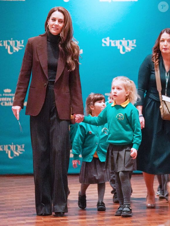 L’autoportrait de George a impressionné les internautes en commentaire

Catherine Kate Middleton, princesse de Galles, lance un parcours interactif pour soutenir le développement social et émotionnel des enfants de moins de cinq ans, à la National Portrait Gallery à Londres le 4 février 2025.