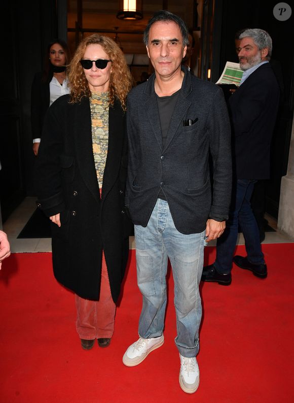 Vanessa Paradis et son mari Samuel Benchetrit lors de l'anniversaire (trois ans) de l'hôtel Les Jardins du Faubourg à Paris le 9 juin 2022. © Veeren / Bestimage