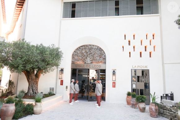 Exclusif - Patrick Bruel - Patrick Bruel inaugure son hôtel cinq étoiles "L'Isle de Leos MGallery" à L'Isle-sur-la-Sorgue, France, le 23 septembre 2025. © Jack Tribeca / Bestimage
