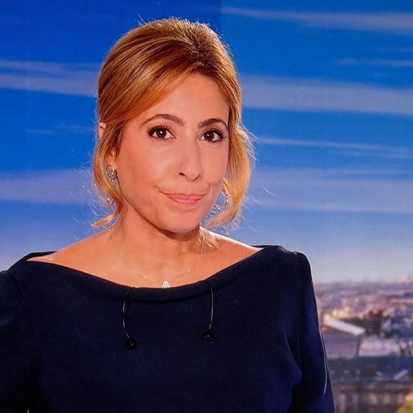 Captures d'écran - Léa Salamé présente son premier journal de 20 heures sur France 2 le 1er septembre 2025.

© Alain Guizard / Bestimage