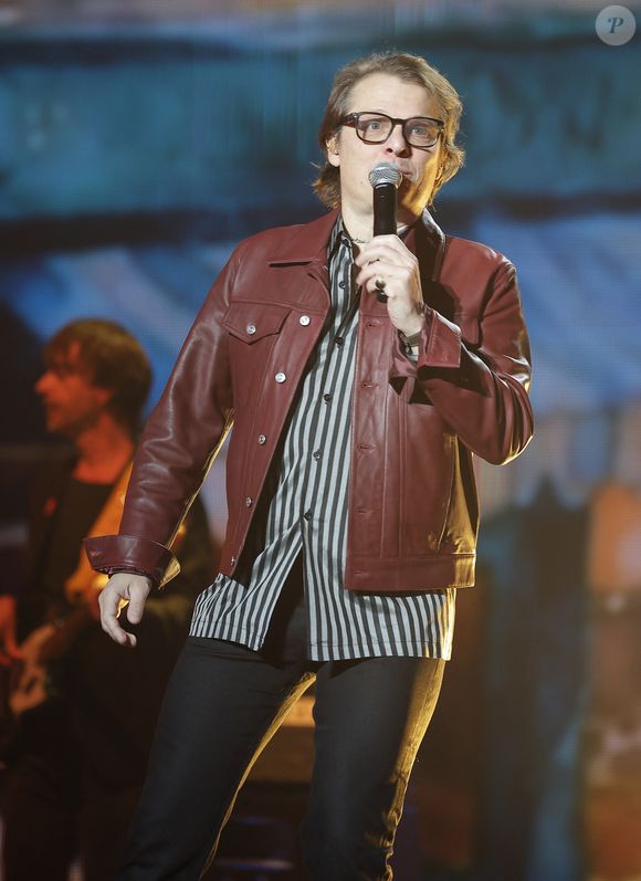 Exclusif - Bénabar lors du concert du gala de Noël de l'association Tout le monde contre le cancer fête ses 20 ans diffusé le 24 décembre sur M6 à l'Adidas Aren Porte de la Chapelle à Paris, France, le 4 décembre 2025. © Coadic Guirec/Bestimage