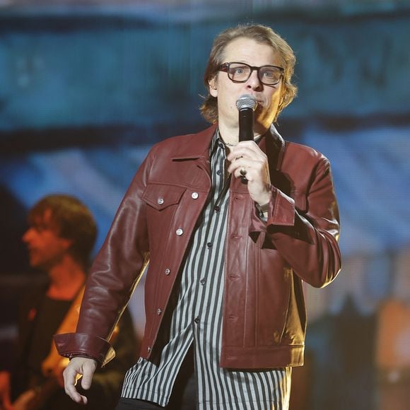 Exclusif - Bénabar lors du concert du gala de Noël de l'association Tout le monde contre le cancer fête ses 20 ans diffusé le 24 décembre sur M6 à l'Adidas Aren Porte de la Chapelle à Paris, France, le 4 décembre 2025. © Coadic Guirec/Bestimage