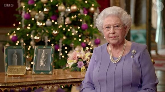 Captures d'écran des différentes allocutions télévisées annuelles de la reine Elisabeth II d'Angleterre en 70 ans de règne. Outre le rendez-vous télévisé de Noël, la reine s'est exprimée au moment de la mort de la princesse Diana en 1997 et celui du confinement lié à l'épidémie de coronavirus (Covid-19) en 2020. La reine Elisabeth II d'Angleterre est décédée le 8 septembre 2022 à l'âge de 96 ans. Le 9 septembre 2022.