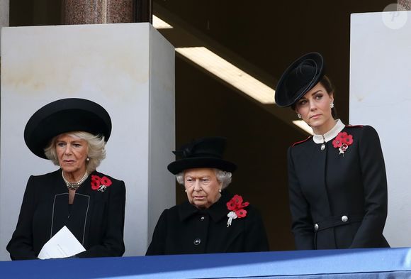 Camilla Parker Bowles, duchesse de Cornouailles, la reine Elisabeth II d’Angleterre et Catherine (Kate) Middleton, duchesse de Cambridge lors de la cérémonie du centenaire de l'armistice du 11 novembre 1918 au palais de Whitehall à Londres, Royaume Uni, le 11 novembre 2018. AGENCE / BESTIMAGE