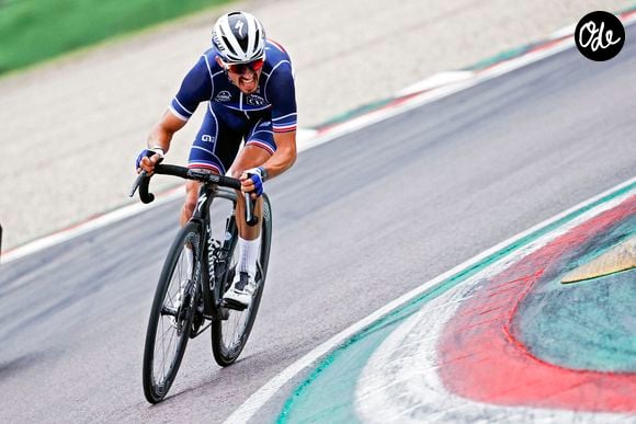 Leur quotidien s’épanouit entre paysages montagneux et tranquillité.

Julian Alaphilippe a remporté le titre de champion du monde de cyclisme en Italie, le 27 septembre 2020.

© Vincent Kalut/Panoramic/Bestimage