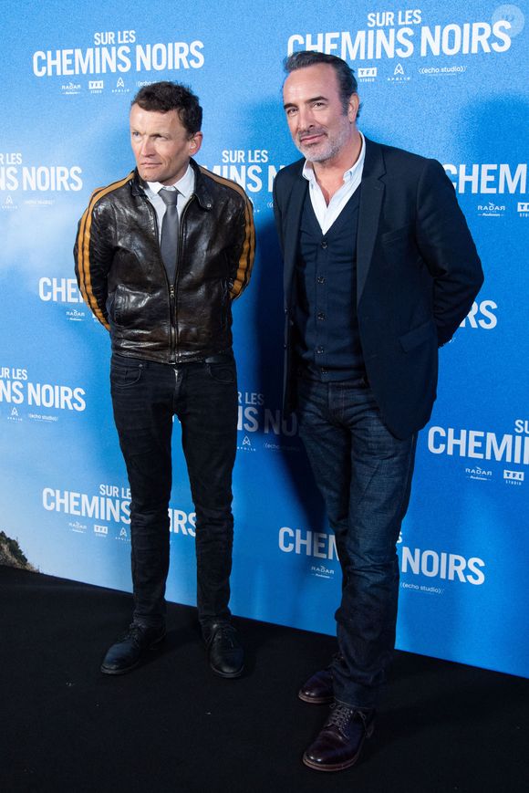 Sylvain Tesson et Jean Dujardin à l'avant-première de Sur Les Chemins Noirs le 13 mars 2023. Photo par Aurore Marechal/ABACAPRESS.COM