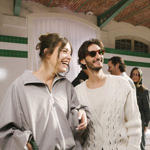 Pierre Niney a retrouvé l'actrice Adèle Exarchopoulos venue assister à la présentation de la nouvelle collection Printemps/Été. 

Adele Exarchopoulos et Pierre Niney au Front Row du défilé Lacoste Collection Femme Prêt-à-Porter Printemps/Eté lors de la Fashion Week de Paris (PFW), au Lycée Carnot, à Paris, France. © Sam Delpech/Bestimage