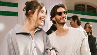 Pierre Niney sort de son isolement et retrouve Adèle Exarchopoulos, en jogging oversize, au défilé Lacoste