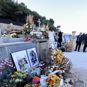 La star est morte le 28 décembre 2025 à l'âge de 91 ans.

La famille et les amis proches ont pu assister à l'inhumation dans l'intimité de B.Bardot dans le caveau familial du cimetière marin de Saint-Tropez, France, le 7 janvier 2026.  © Franz Chavaroche / Bestimage
