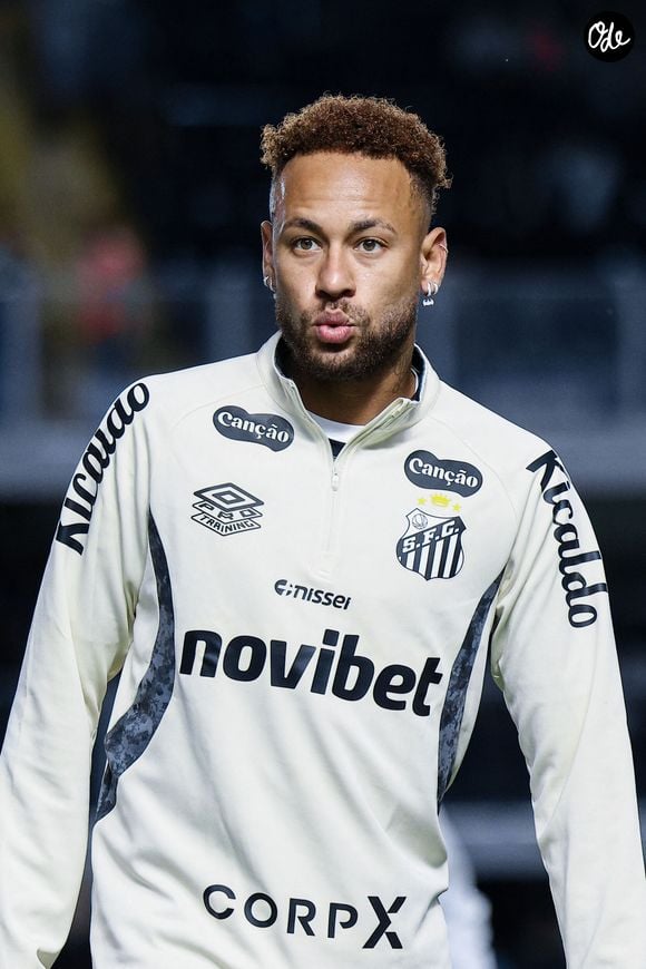 SANTOS, BRÉSIL - 10 MAI : Neymar, joueur de Santos, lors du match du Brasileirao 2026 opposant Santos à Bragantino au stade Vila Belmiro, le 10 mai 2026 à Santos, au Brésil.