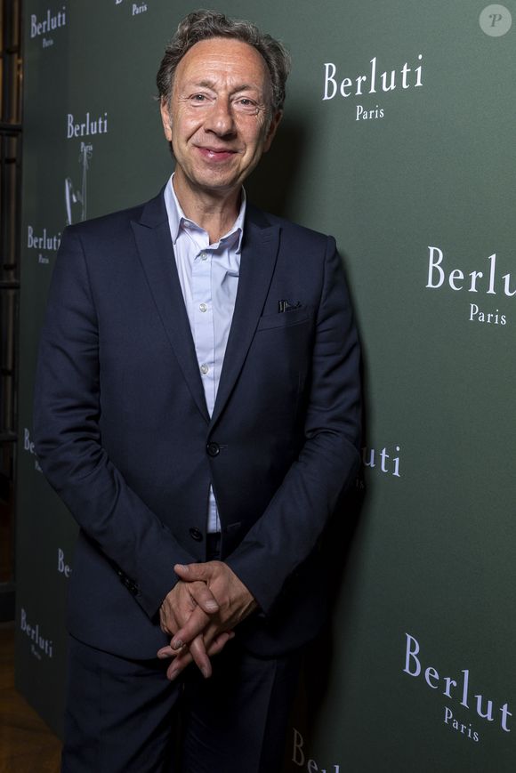 Stéphane Bern au photocall du cocktail "Dolce Far Niente" par Berluti à la Fondation Simone & Cino Del Duca à Paris, le 25 juin 2025.

Photo : Olivier Borde / Bestimage