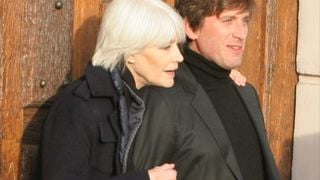 "Ça a été l'une des premières envahisseuses" : Thomas Dutronc a une histoire spéciale avec la Corse où il habite, grâce à sa maman Françoise Hardy