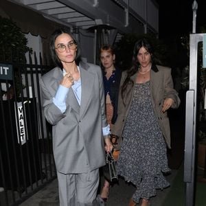 Demi Moore avec ses filles Tallulah et Scout à Santa Monica

©Backgrid USA / Bestimage