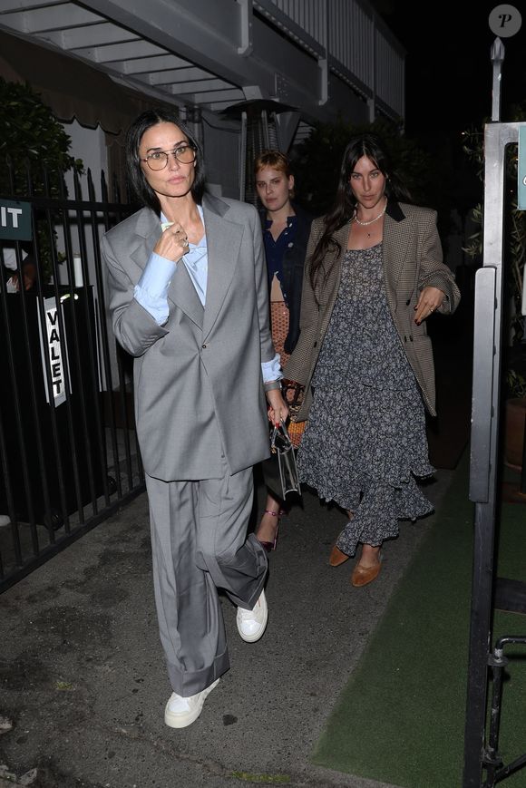Demi Moore avec ses filles Tallulah et Scout à Santa Monica

©Backgrid USA / Bestimage