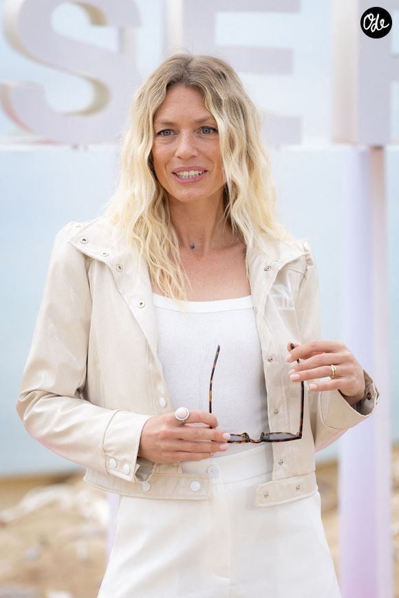 Aurore Delplace participe à la séance photo de « Un Si Grand Soleil » dans le cadre du 8e Festival international Canneseries, à la Plage du Majestic, le 27 avril 2025 à Cannes, en France. Photo : Shootpix/ABACAPRESS.COM