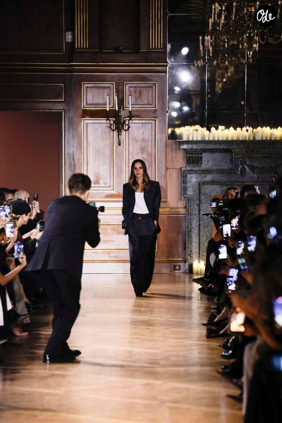 La créatrice de mode Victoria Beckham - Défilé Victoria Beckham Collection Femme Prêt-à-Porter Automne/Hiver 2026-2027 lors de la Fashion Week de Paris (PFW à la Cité Internationale Universitaire de Paris, à Paris, France, le 6 mars 2026. © Bestimage