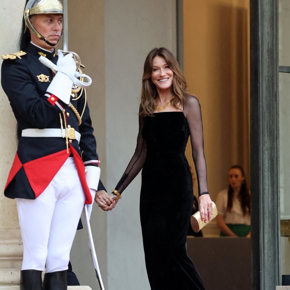 Carla Bruni (robe Ralph Lauren)  Sarkozy - Arrivées des personnalités au dîner d’État en l’honneur du président brésilien et de sa femme au palais présidentiel de l’Élysée à Paris le 5 juin 2025.

© Jacovides / Moreau / Bestimage
