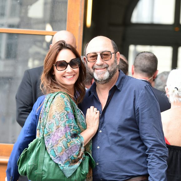 "J'ai pris du poids, j'avais parfois envie de manger au moment où il ne fallait pas"; a-t-elle confié. 

Kad Merad et sa femme Julia Vignali - Mariage de Claude Lelouch à la mairie du 18ème à Paris. Le 17 juin 2023
Agence / Bestimage