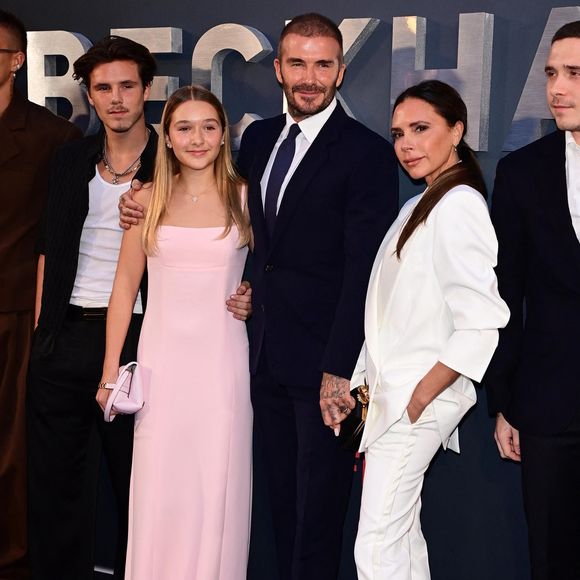 Romeo, Cruz, Harper, David, Victoria et Brooklyn Beckham - La série documentaire de Netflix présente la première des épisodes 1 et 2 de BECKHAM, au Cursor Mayfair, à Londres, le 3 octobre 2023. AGENCE / BESTIMAGE